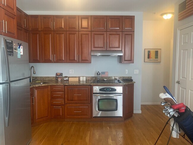 Building Photo - 483 Beacon St