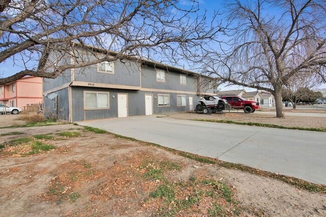 Building Photo - 3 Bed 2 Bath Townhome