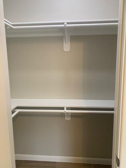 Building Photo - 5202 N Crown Pt