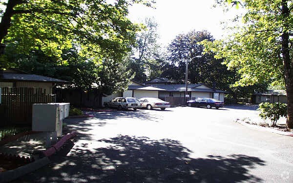 Building Photo - Glenview Woods