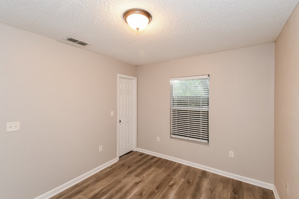 Building Photo - 2140 Thomas Ct