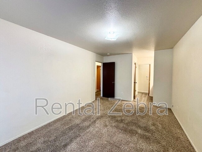 Building Photo - 34 Silverhorn Ct