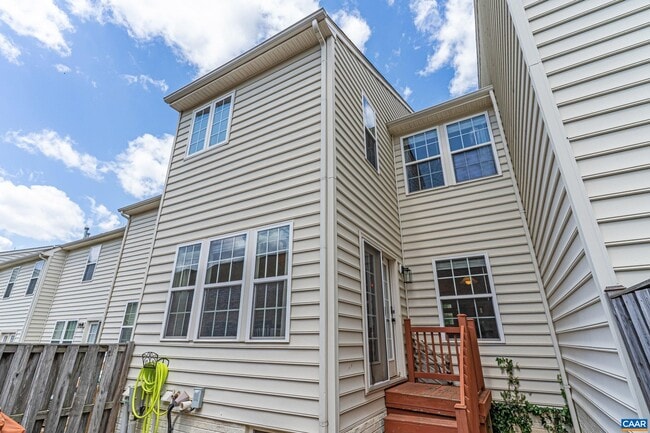 Building Photo - 2417 Abington Dr
