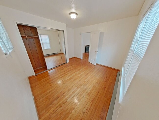 Building Photo - 3 Bedroom Campus House