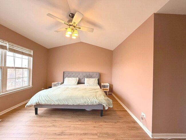 Building Photo - 2481 Oneida Ln