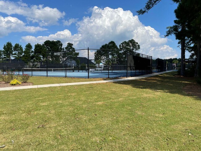 Building Photo - W2045