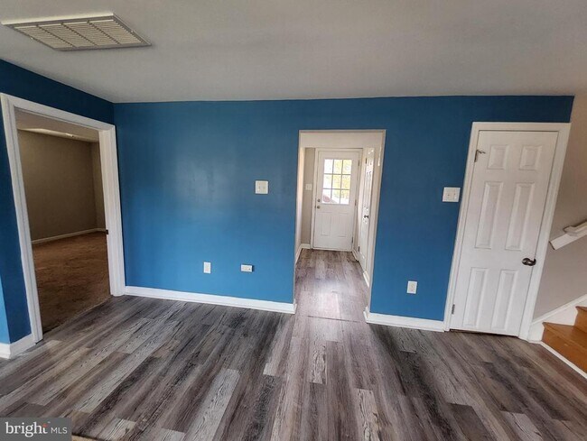 Building Photo - 208 Pelham Rd S