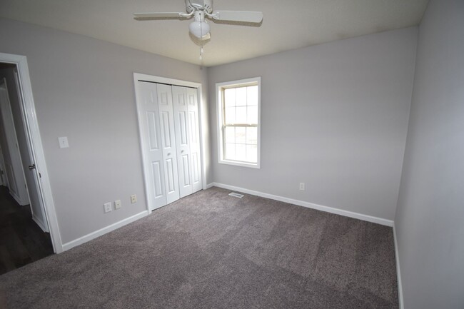 Building Photo - 3 Bedroom 2 Bath Pet Friendly Home For Rent!