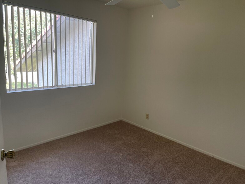 Building Photo - 74549 Sagebrush Dr