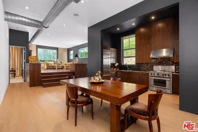 Building Photo - 710 Orlando Ave