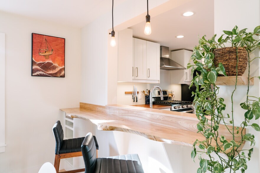 Live edge breakfast bar - 80 Maple St