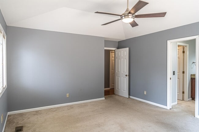 Building Photo - 4 Harness Pl