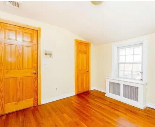 Building Photo - 445 W Hartsdale Ave
