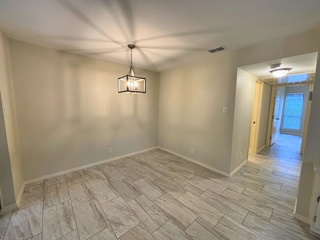 Building Photo - Move-In Special. ½ off the first full month's rent with a 12-month lease.