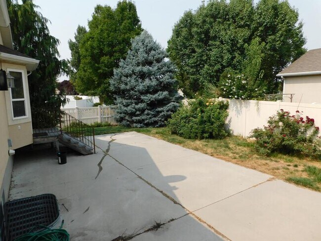 Building Photo - 6363 Murray Bluffs Dr