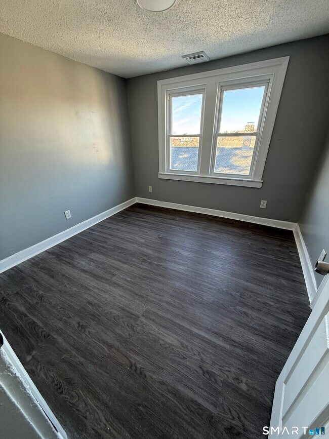 Building Photo - 74 Branch St