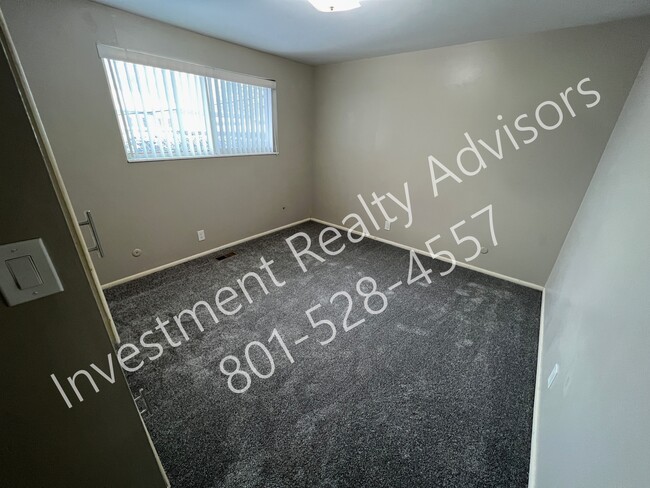 Building Photo - Two-Bedroom Apartment in South Salt Lake!