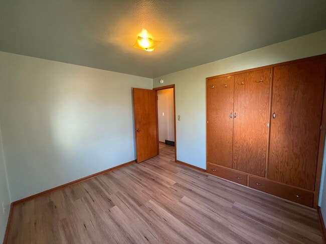 Building Photo - COZY 3 BEDROOM W/ SPACIOUS BACKYARD