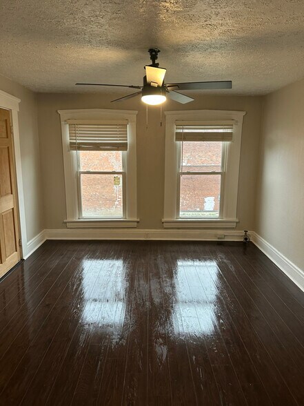 Building Photo - 225 Main St