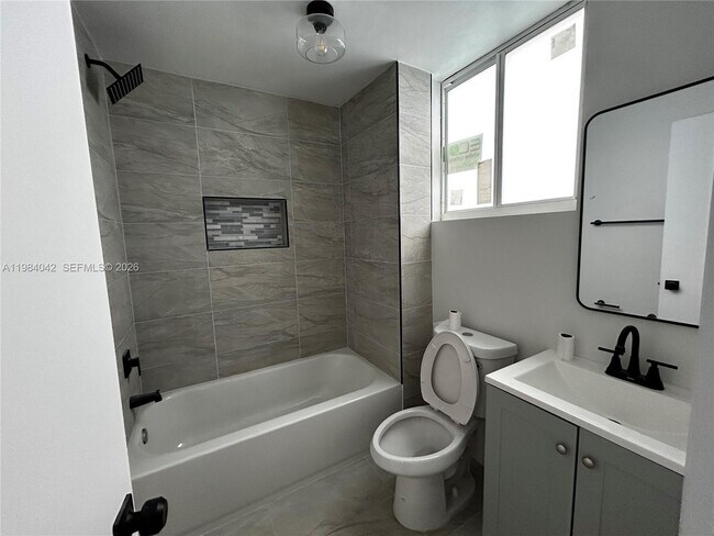 Building Photo - 4429 SW 21st St