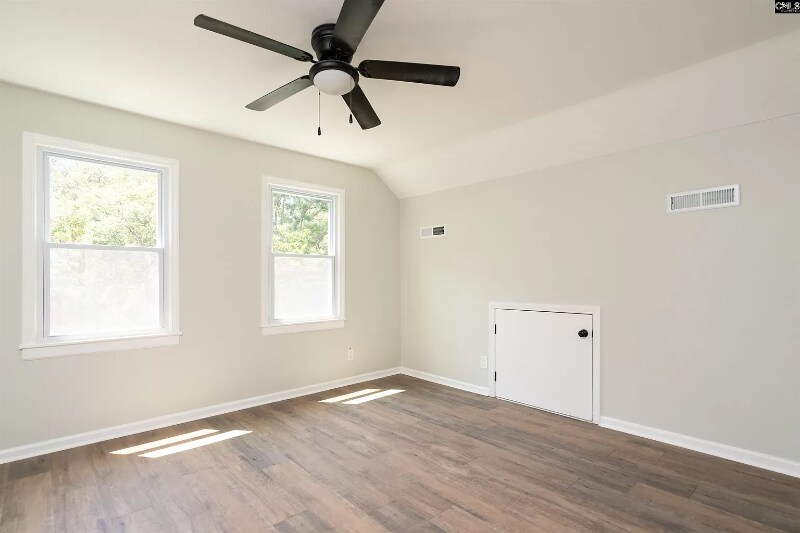 Building Photo - 9 Candlewood Ln