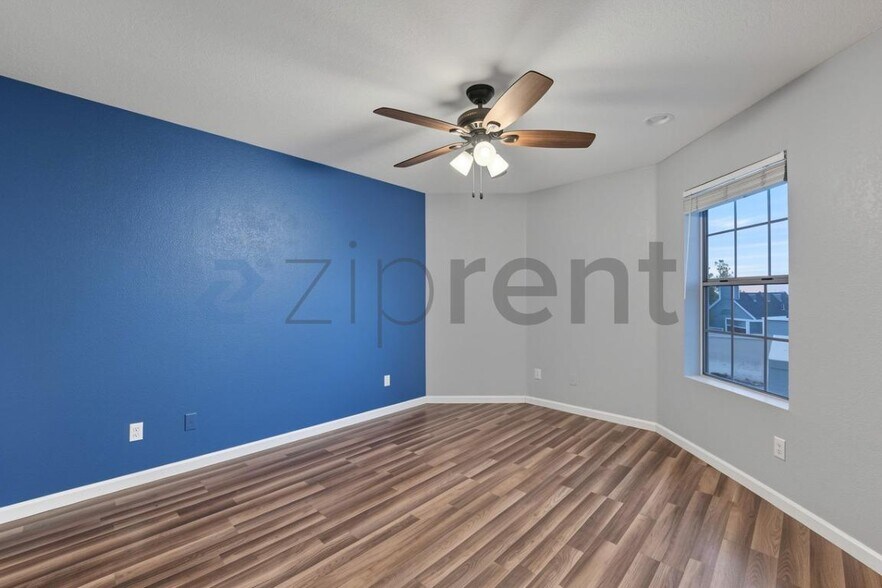 Building Photo - Unit 215