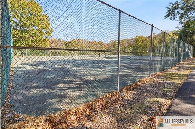 Building Photo - 10 Brookline Ct