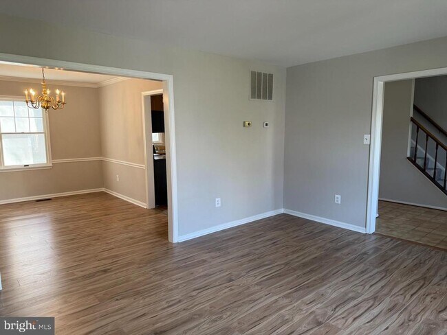 Building Photo - 8659 Bannerwood Dr