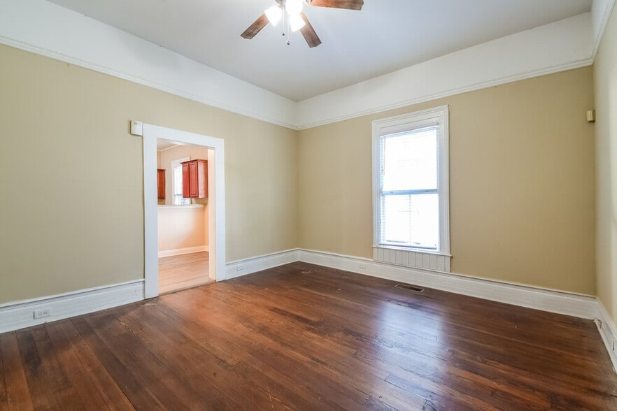 Building Photo - 114 E Broad St