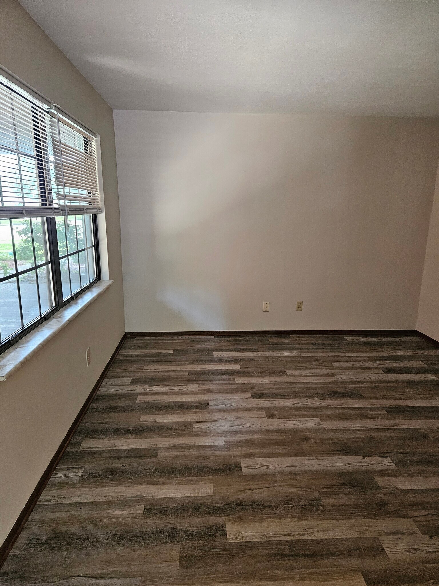 Building Photo - 2146 Tanglewood Ave
