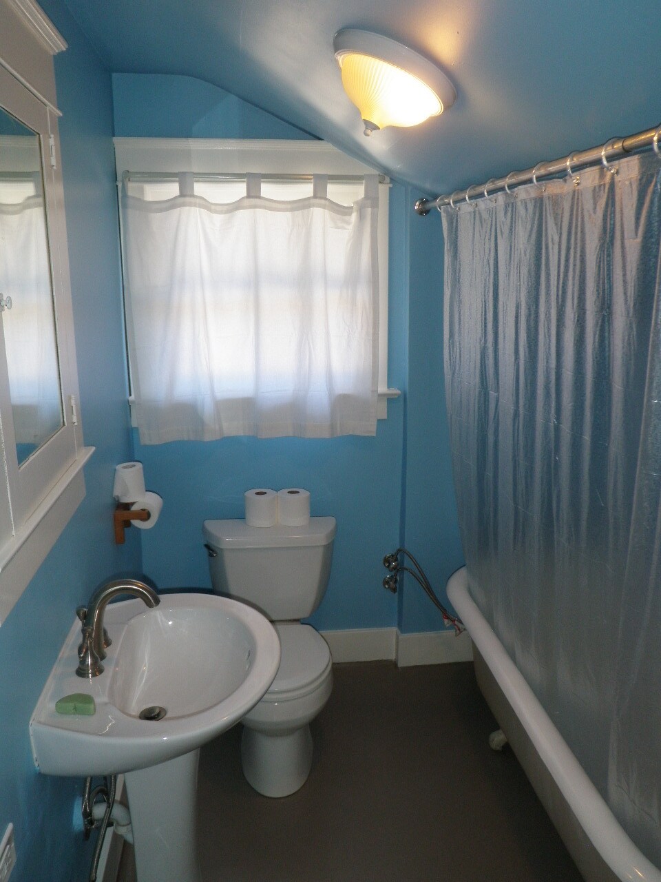 Building Photo - 5046 NE Mallory Ave