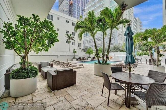 Building Photo - 209 N Fort Lauderdale Beach Blvd