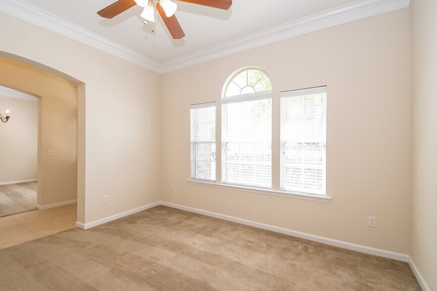 Building Photo - 2817 Alaskan Way