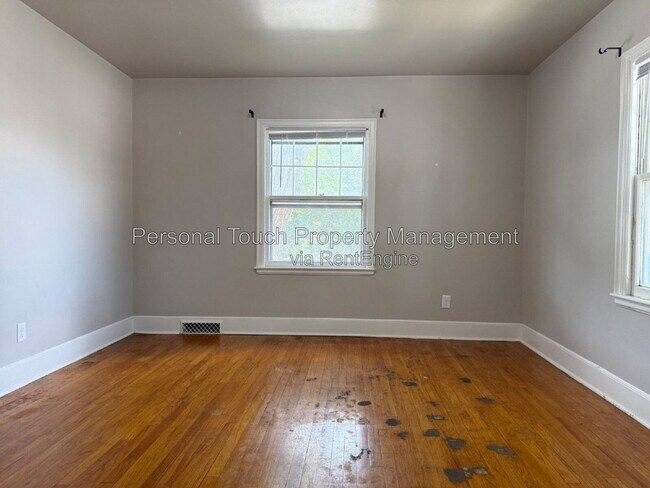 Building Photo - 704 8th St S