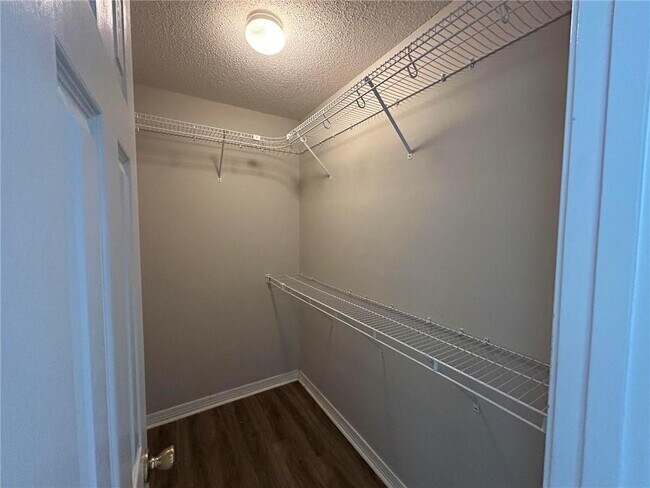 Building Photo - 6626 Woodside Ct E