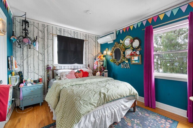 Building Photo - Historic Charm Meets Modern Living – Stunning 5 Bedroom Home on Iconic Myrtle Avenue
