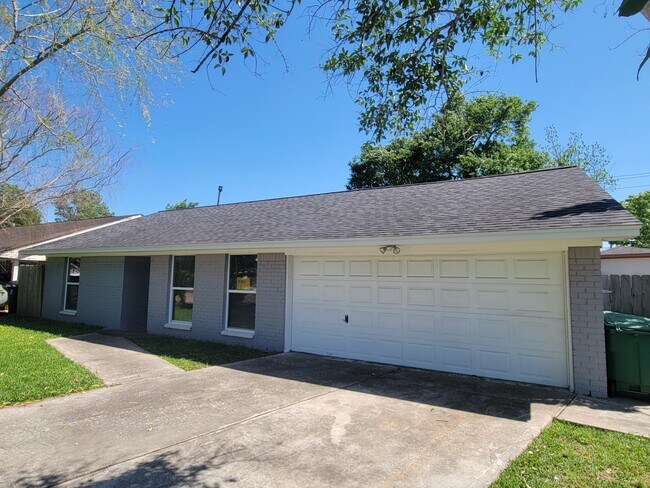 Building Photo - 5427 Heathercrest St