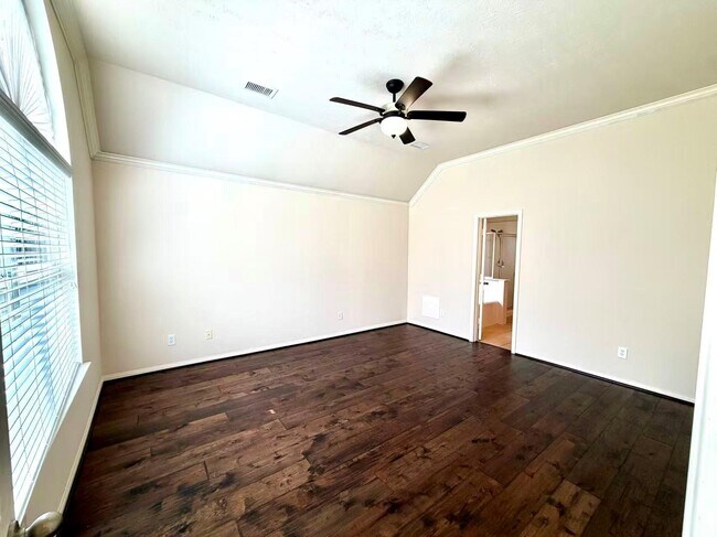 Building Photo - 7018 Paradise Park Bend