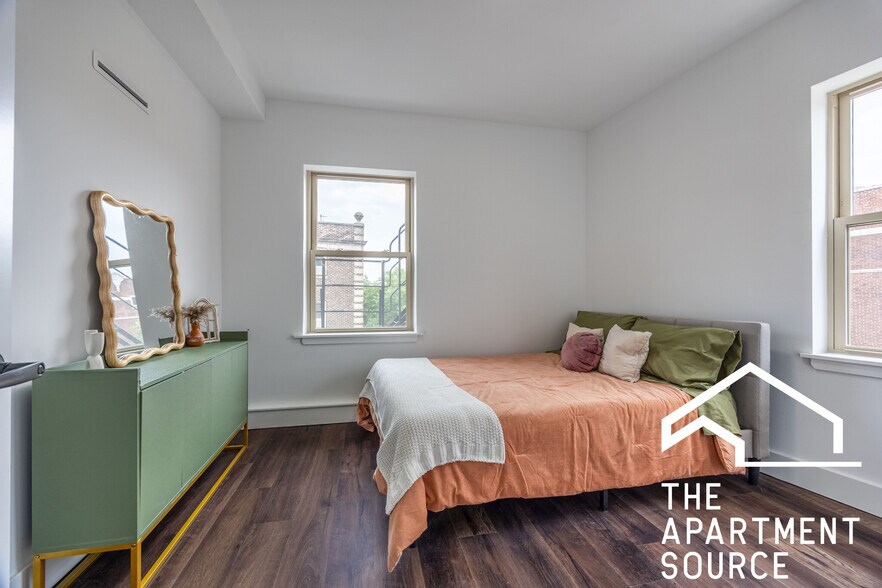 Building Photo - 1555 W Hollywood Ave