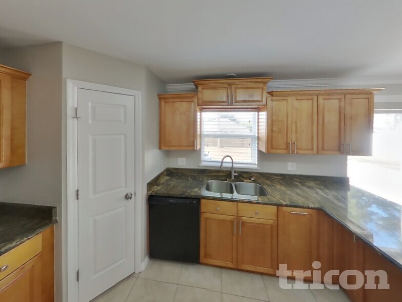 Building Photo - 10323 Frog Pond Dr