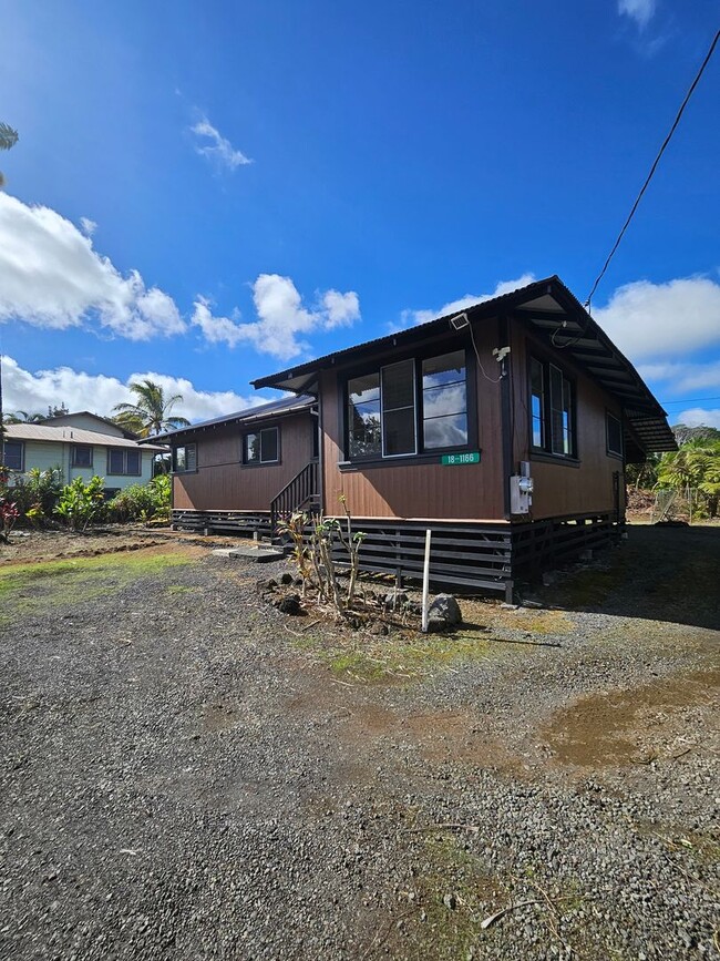 Building Photo - Refurbished 3 Bedroom off Volcano Hwy