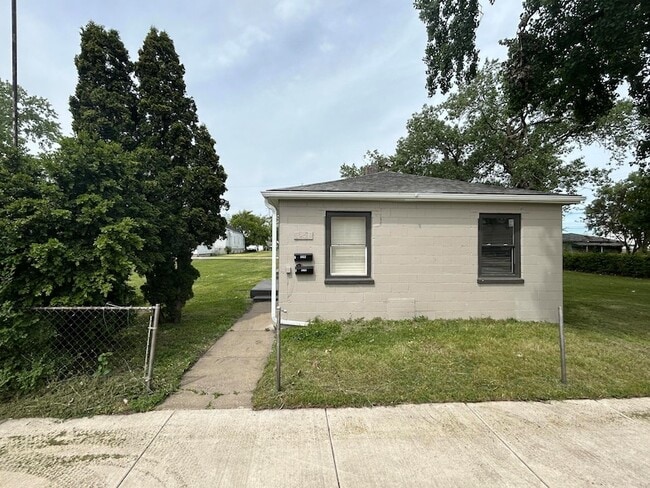 Building Photo - 3822 Melville Ave