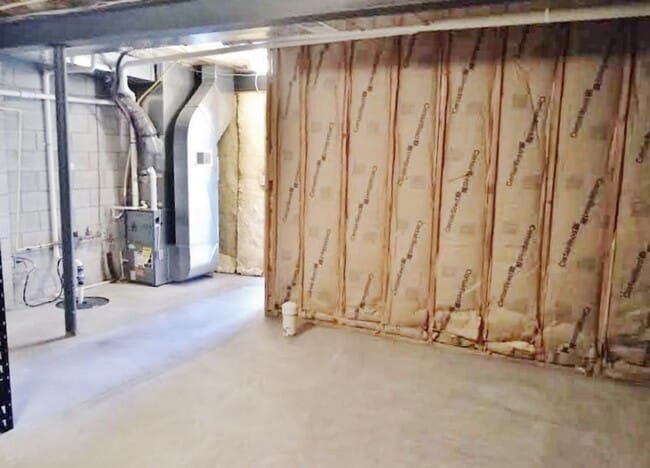 Building Photo - 3 Bed / 2 Bath Single Family Townhome