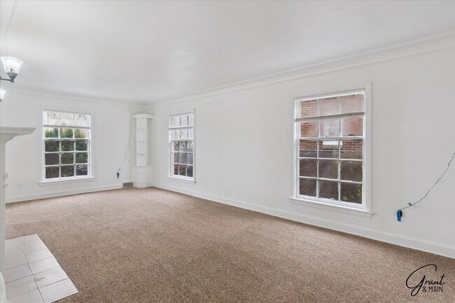 Building Photo - $1290 3 bedroom bungalow