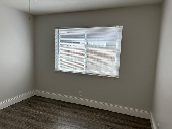 Building Photo - 2748 E Dorothy Pl