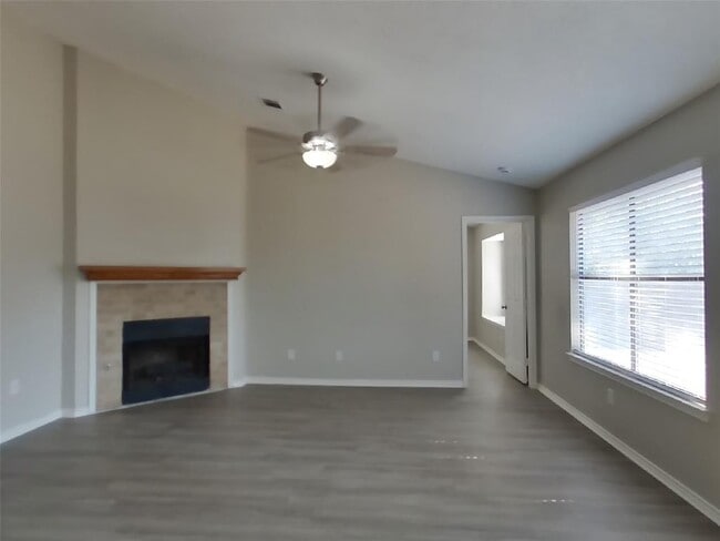 Building Photo - 1302 Texas Oak Way