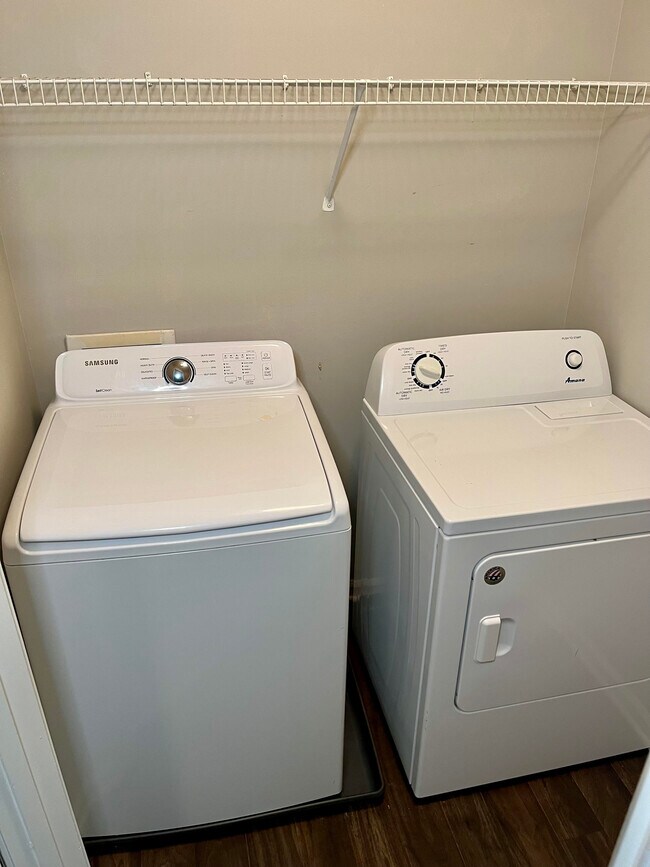 Building Photo - 6928 Mahonia Pl