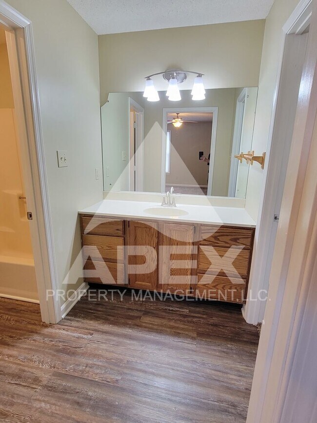 Building Photo - Beautiful 3Bd – 2Ba Single Family home on culdesac w/2 Car Garage in Powell off Emory Road!