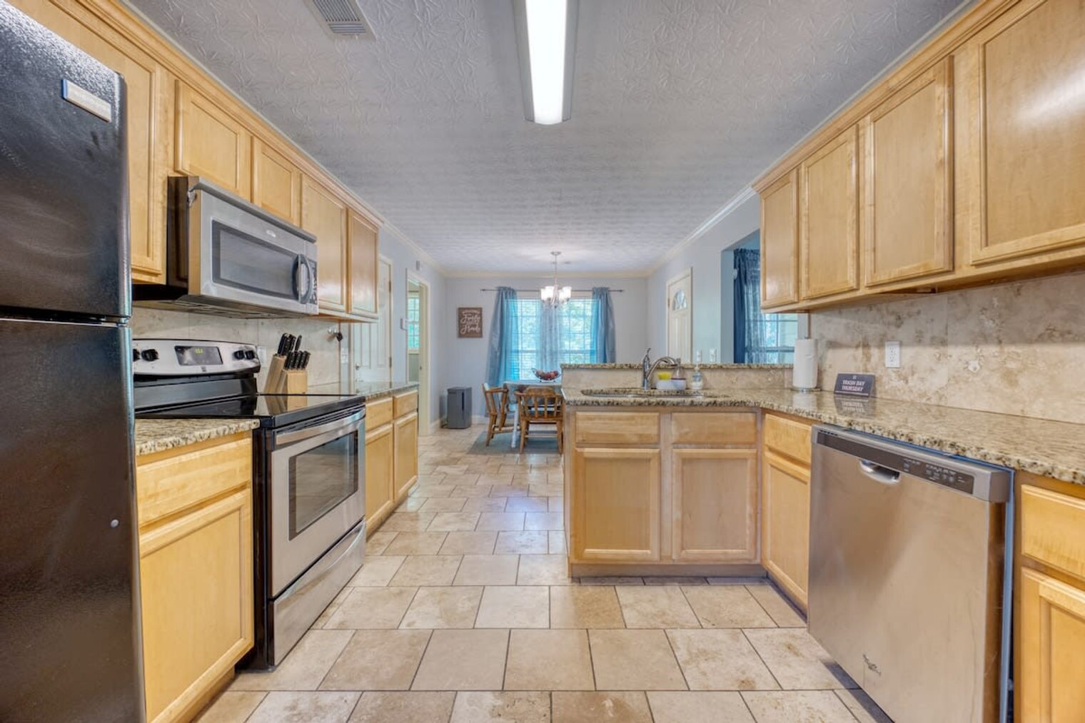 Building Photo - 4235 King Arthur Pl