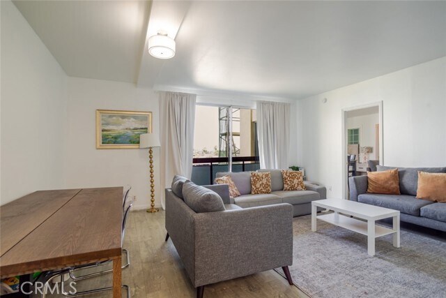 Building Photo - 321 S San Vicente Blvd